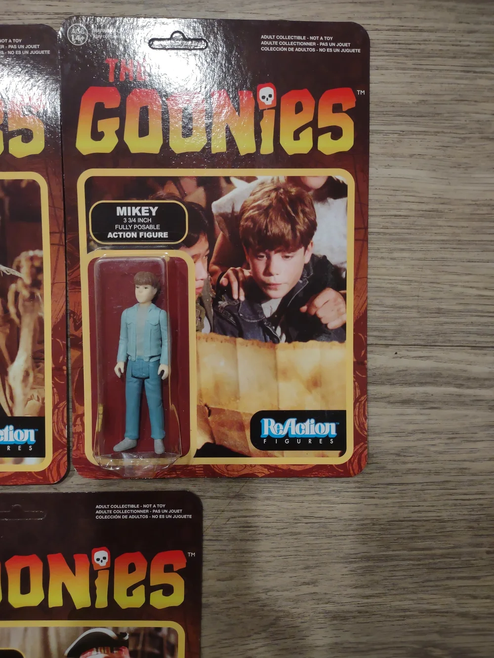 Action Figure Costume Set - Brown & Red